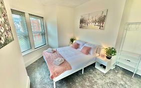 Chic Apartment In Central Bournemouth With Parking