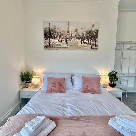 Chic Apartment In Central Bournemouth With Parking Exterior photo