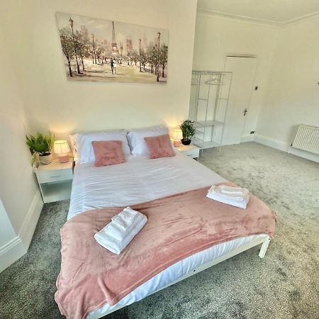 Chic Apartment In Central Bournemouth With Parking Exterior photo