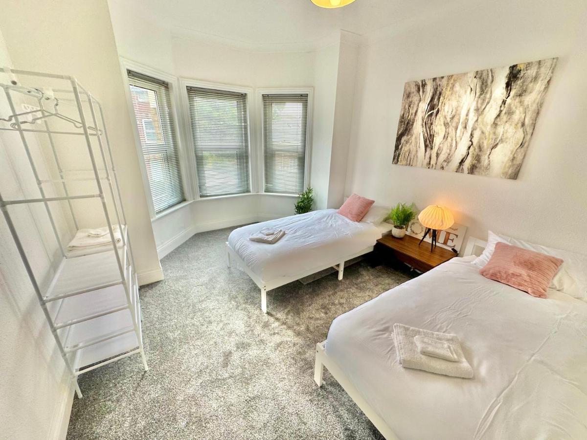 Chic Apartment In Central Bournemouth With Parking Exterior photo