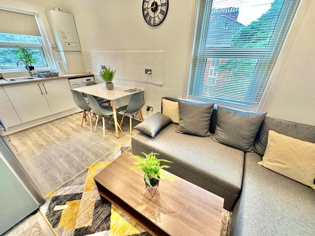 Chic Apartment In Central Bournemouth With Parking Exterior photo